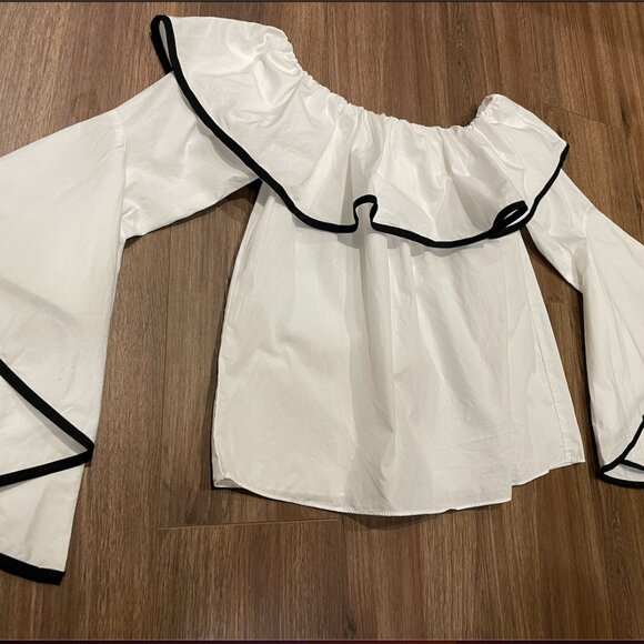 brand new, White Off-the-Shoulder Bell Sleeve Blouse - Picture 2 of 4